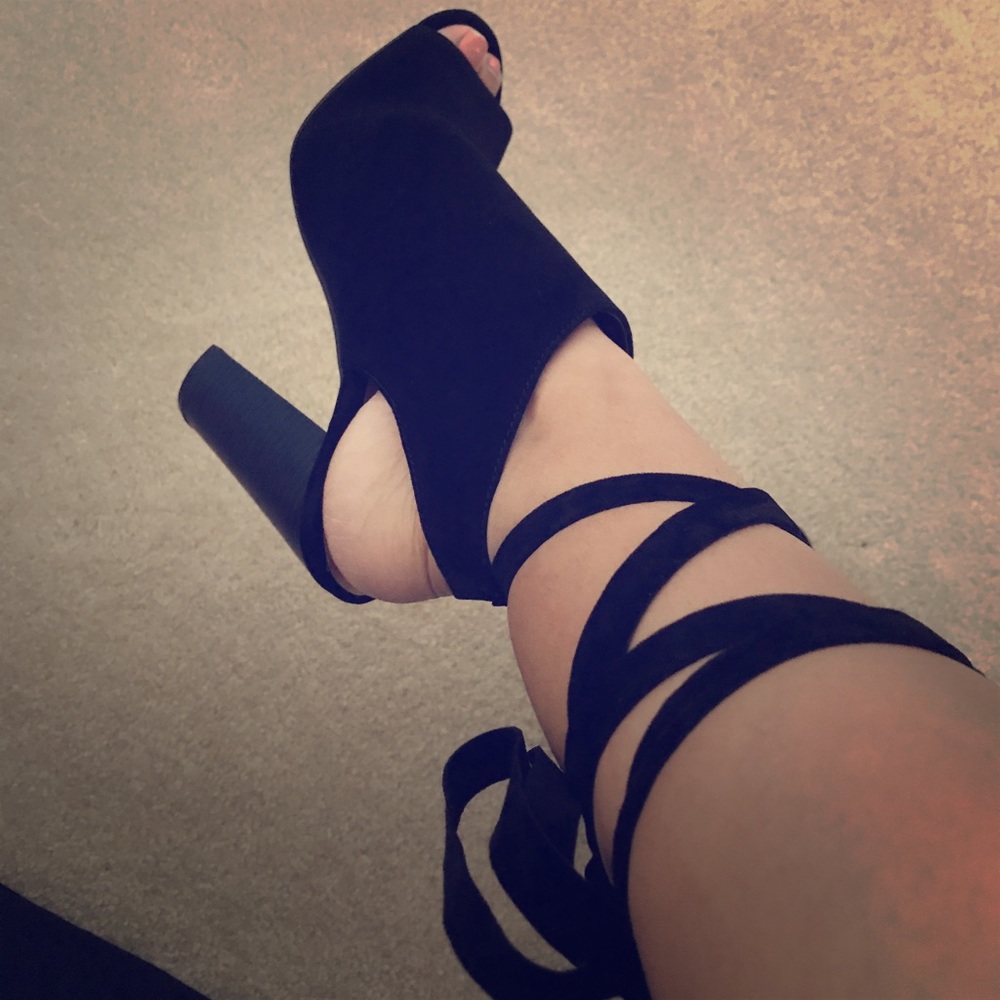 NEW suede Bamboo heels with ties (5.5)